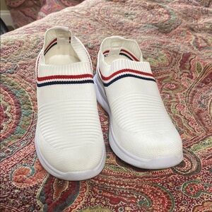 Danskin Charming White Woven Sneakers with Stripe Size 8.5